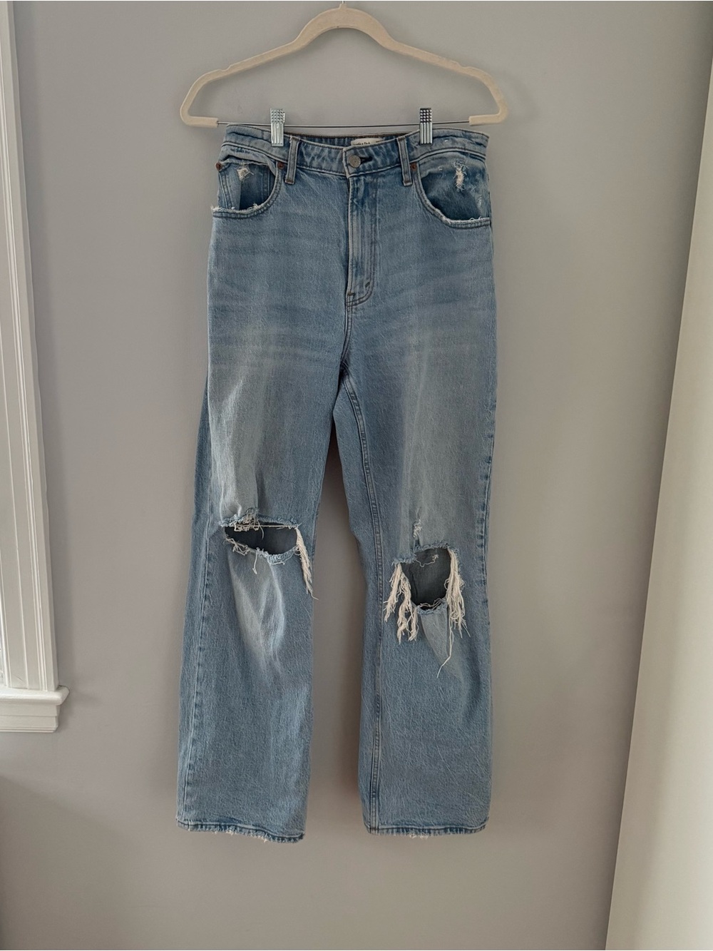 Abercrombie & Fitch Curve Love 90s Relaxed High Rise Light Blue Jeans